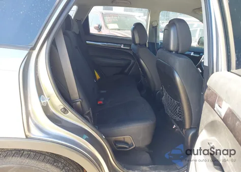 2014 Kia Sorento Lx z USA, uszkodzony, nr VIN 5XYKT3A63EG533983